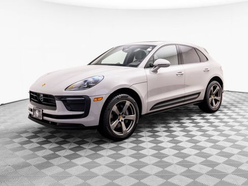 Certified 2023 Porsche Macan AWD/4WD image 1