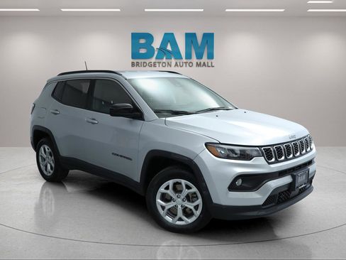 Used 2024 Jeep Compass Latitude AWD/4WD image 1