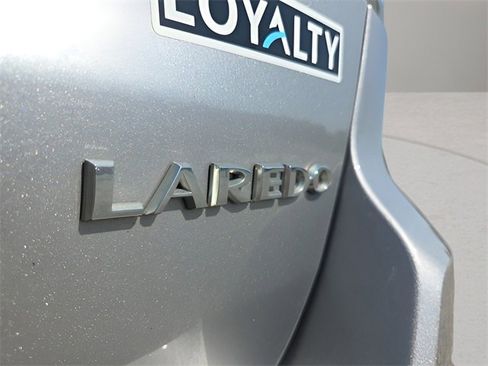 Used 2018 Jeep Grand Cherokee Laredo image 17