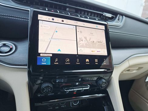 New 2025 Jeep Grand Cherokee Limited image 21