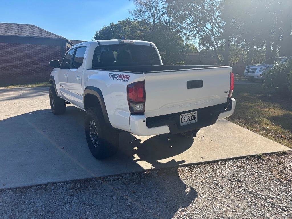 Used 2019 Toyota Tacoma TRD Off-Road w/ Technology Package AWD/4WD image 4