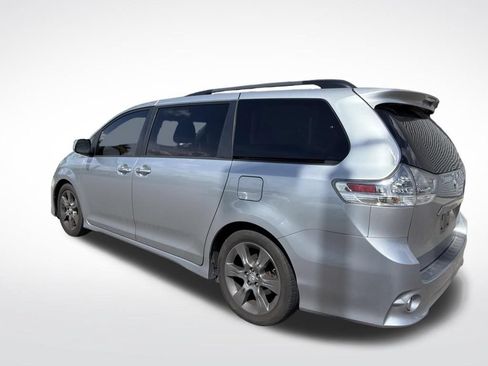 Used 2016 Toyota Sienna SE w/ SE Preferred Package FWD image 5