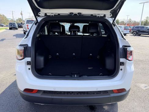Used 2023 Jeep Compass Limited image 16