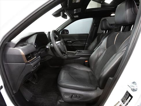 Used 2024 Toyota Grand Highlander HYBRID MAX PLATIN image 4