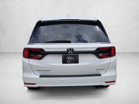 Used 2024 Honda Odyssey Sport image 6
