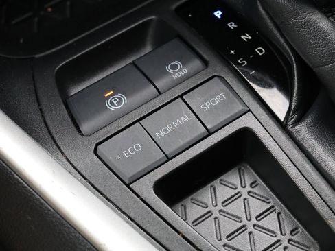 Used 2022 Toyota RAV4 LE FWD image 23