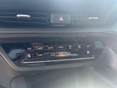 Used 2023 Buick Envision Avenir AWD/4WD image 29