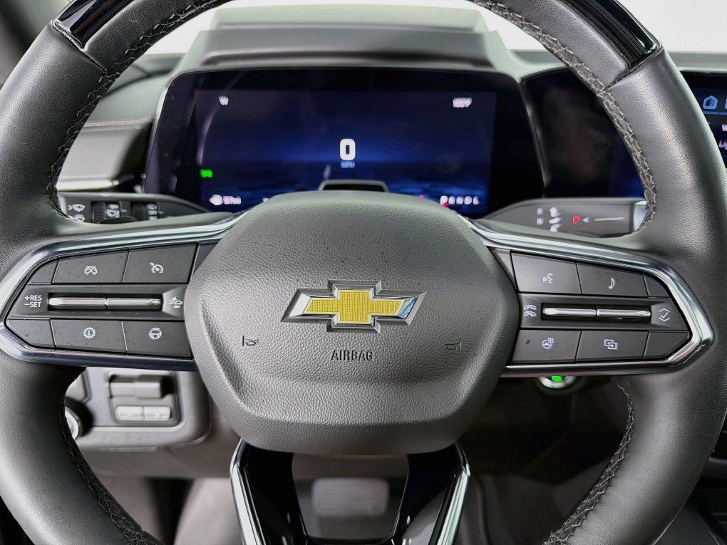 Used 2026 Chevrolet Suburban High Country AWD/4WD image 16