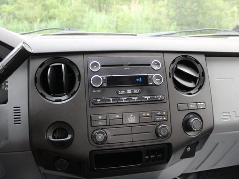 Used 2015 Ford F250 XL w/ Power Equipment Group AWD/4WD image 24