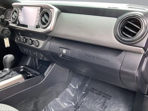 Used 2022 Toyota Tacoma SR5 w/ SR5 Appearance Package (SM) AWD/4WD image 17