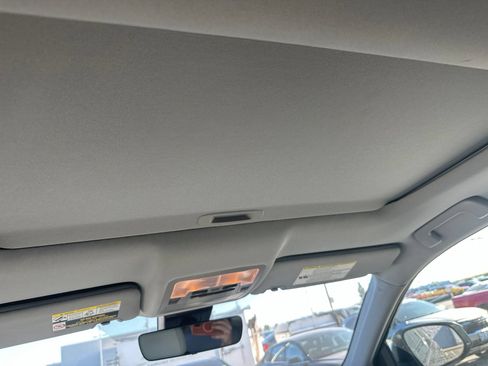 Used 2019 Toyota Highlander XLE AWD/4WD image 16