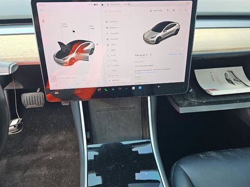 Used 2018 Tesla Model 3 Mid Range image 5