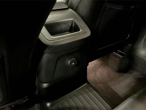 Certified 2022 Volvo XC60 T8 Inscription w/ Advanced Package image 33