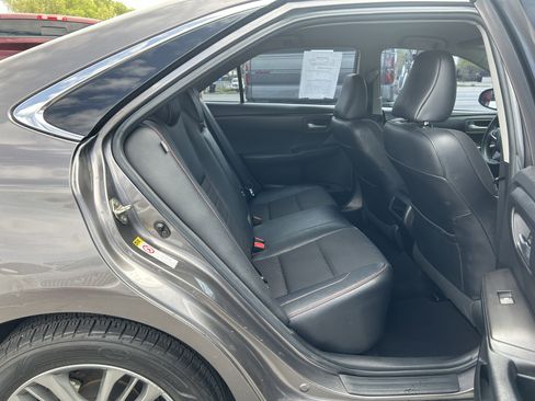 Used 2017 Toyota Camry SE image 9