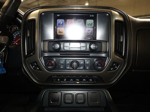 Used 2018 Chevrolet Silverado 1500 High Country image 10