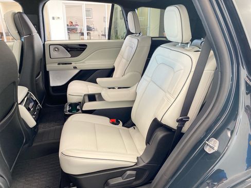 New 2026 Lincoln Aviator Black Label AWD/4WD image 9