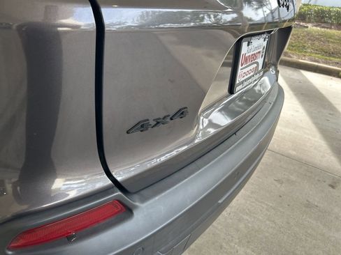 Used 2023 Jeep Cherokee Altitude Lux image 19