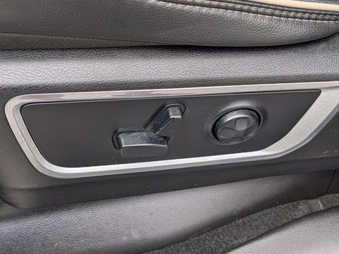 Used 2020 RAM 1500 Laramie AWD/4WD image 18
