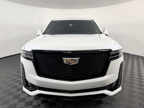 Used 2022 Cadillac Escalade Sport Platinum w/ Heavy-Duty Trailer Package AWD/4WD image 4