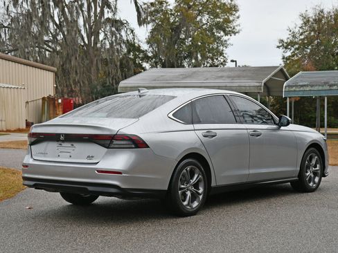 Used 2024 Honda Accord EX image 4