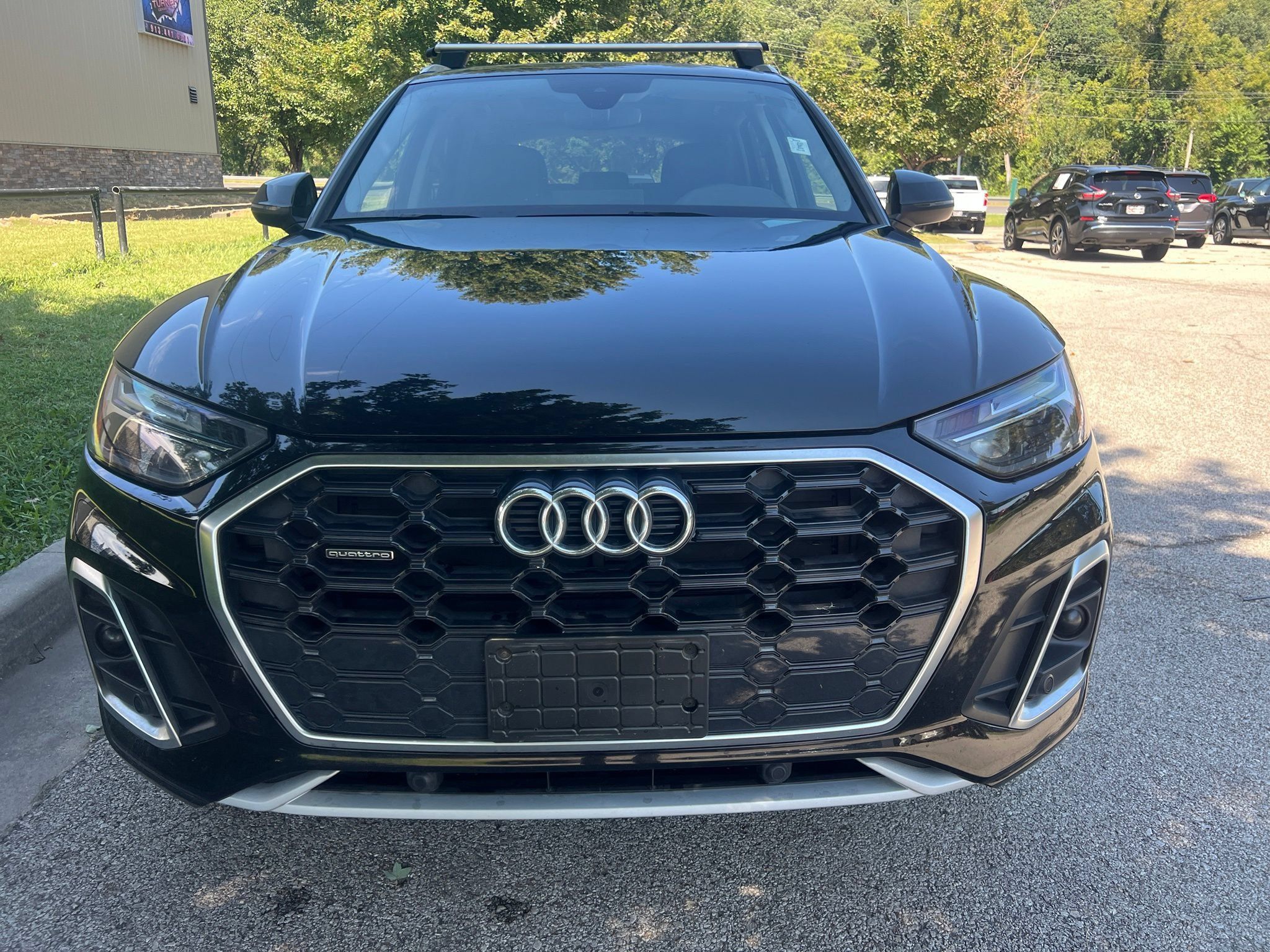 Used 2023 Audi Q5 2.0T Premium w/ Convenience Package AWD/4WD image 2