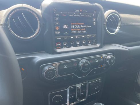 Used 2023 Jeep Wrangler Unlimited Sahara AWD/4WD image 12
