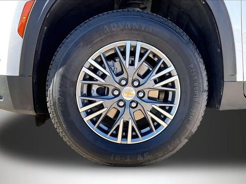 Used 2025 Chevrolet Traverse LT FWD image 33