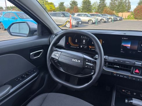 Used 2025 Kia K4 LXS image 34
