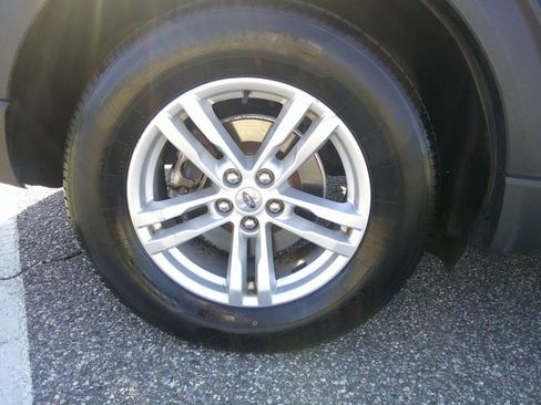 Used 2020 Ford Explorer XLT w/ Equipment Group 202A image 30