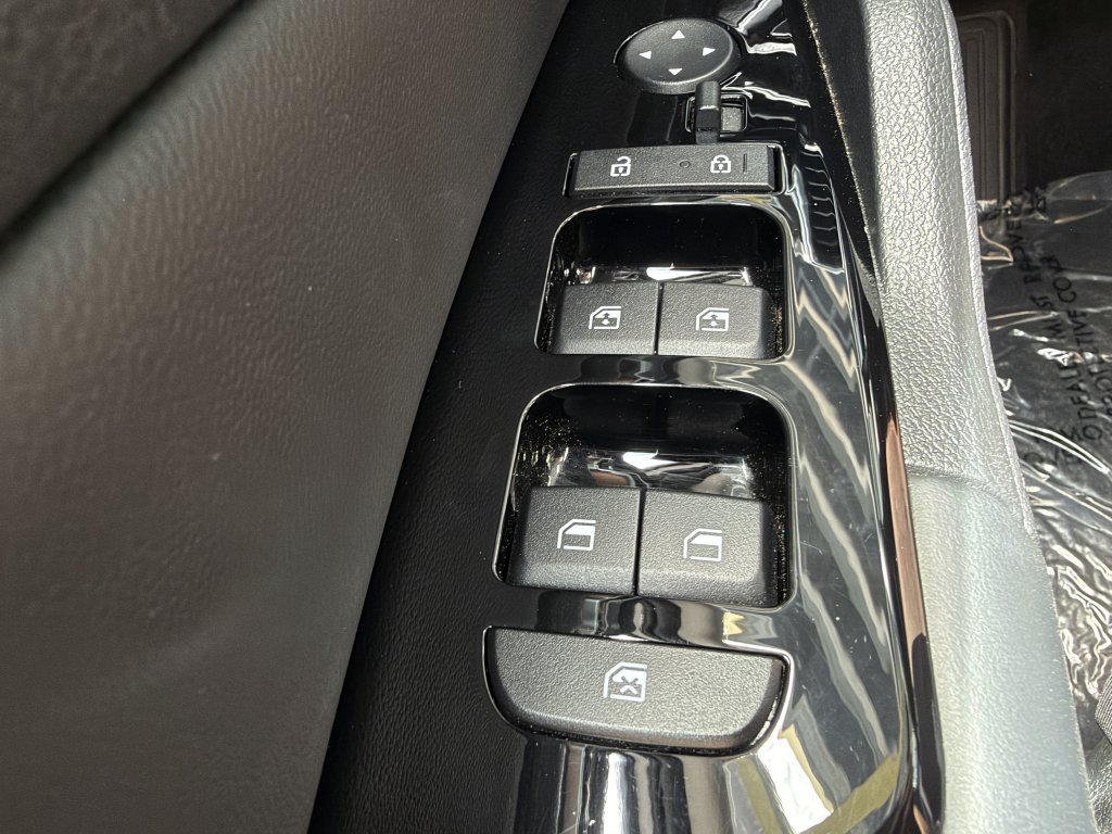 Used 2025 Kia Sportage SX FWD image 28