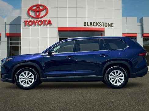 Certified 2025 Toyota Grand Highlander FWD image 6