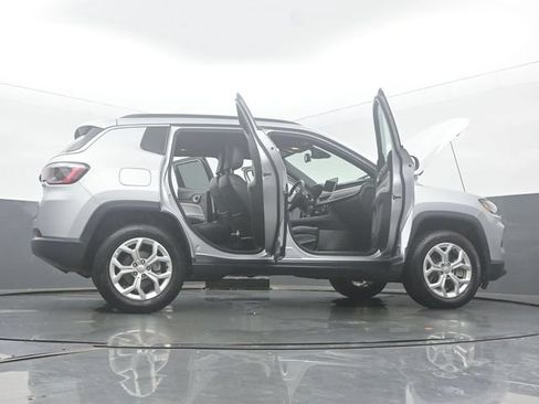 Used 2024 Jeep Compass Latitude AWD/4WD image 57
