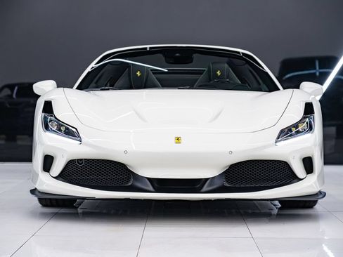 Used 2022 Ferrari F8 Tributo RWD image 6