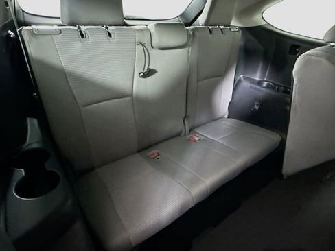 Used 2023 Toyota Highlander L image 25
