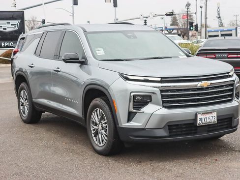 Used 2026 Chevrolet Traverse LT w/ Driver Confidence Package image 5