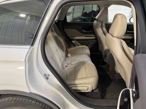 Used 2024 Lincoln Corsair Reserve image 12