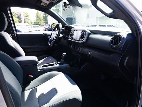 Used 2020 Toyota Tacoma TRD Off-Road AWD/4WD image 27
