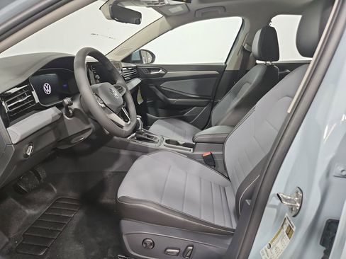 New 2026 Volkswagen Jetta SE FWD image 9