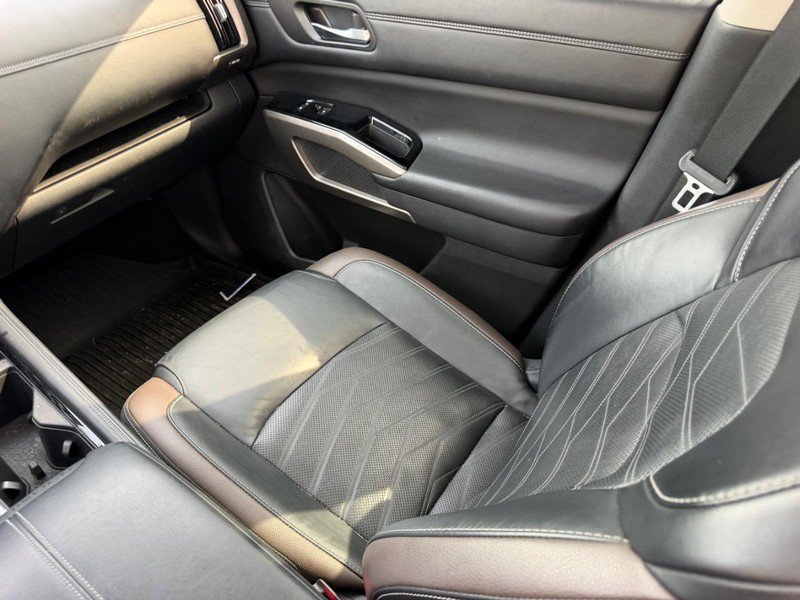 Used 2023 Nissan Pathfinder Platinum AWD/4WD image 19