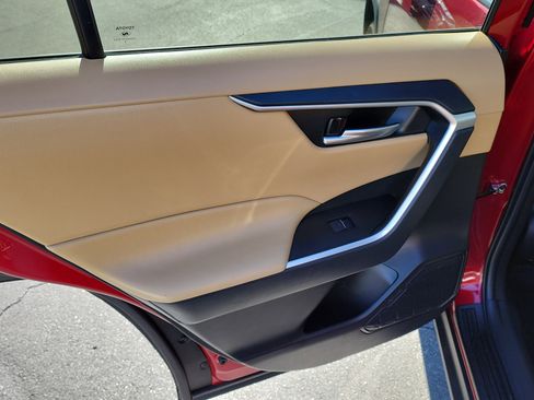 Used 2023 Toyota RAV4 XLE Premium image 10