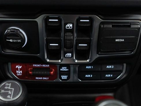 Used 2026 Jeep Wrangler Unlimited Rubicon AWD/4WD image 18