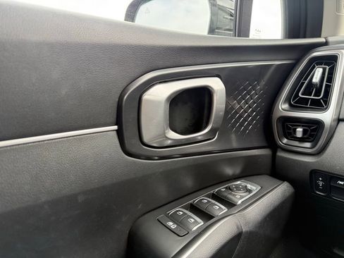 Used 2022 Kia Sorento S FWD image 11