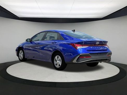 New 2025 Hyundai Elantra SE image 5