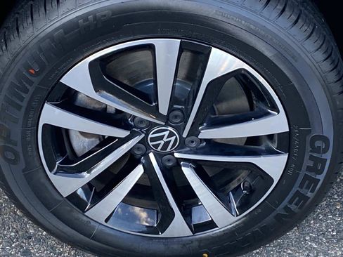 Used 2022 Volkswagen Tiguan S image 24