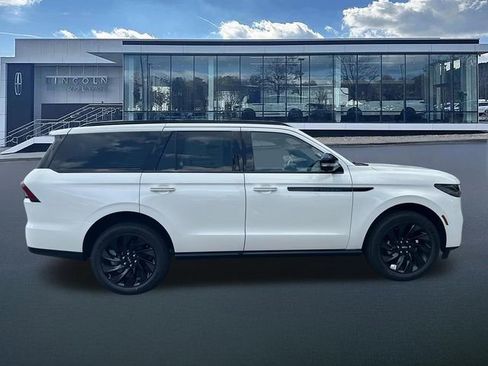 New 2026 Lincoln Navigator Reserve w/ Jet Appearance Package AWD/4WD image 9