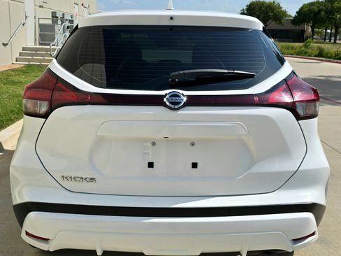 Used 2021 Nissan Kicks S FWD image 10