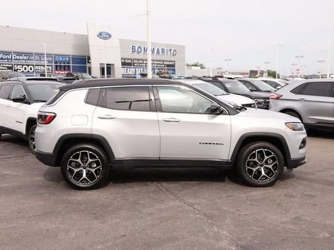 Used 2025 Jeep Compass Limited AWD/4WD image 5