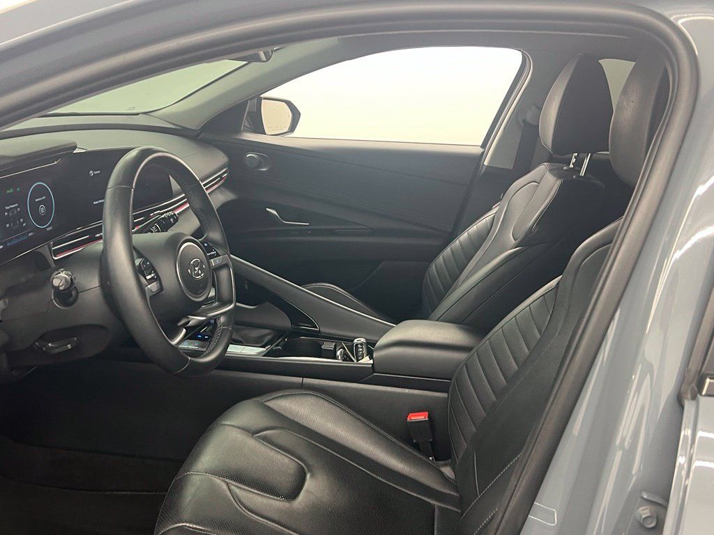 Used 2022 Hyundai Elantra Limited FWD image 8