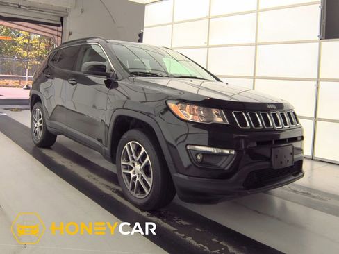 Used 2018 Jeep Compass Latitude w/ Popular Equipment Group AWD/4WD image 1
