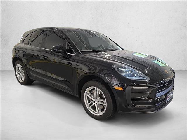 Used 2025 Porsche Macan AWD/4WD image 3